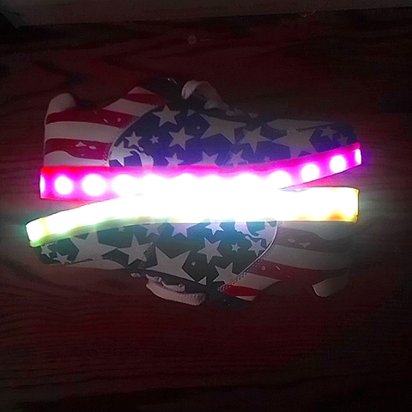 FLASHY! Rechargeable Click-To-Light Sneakers - Picture 4 of 4
